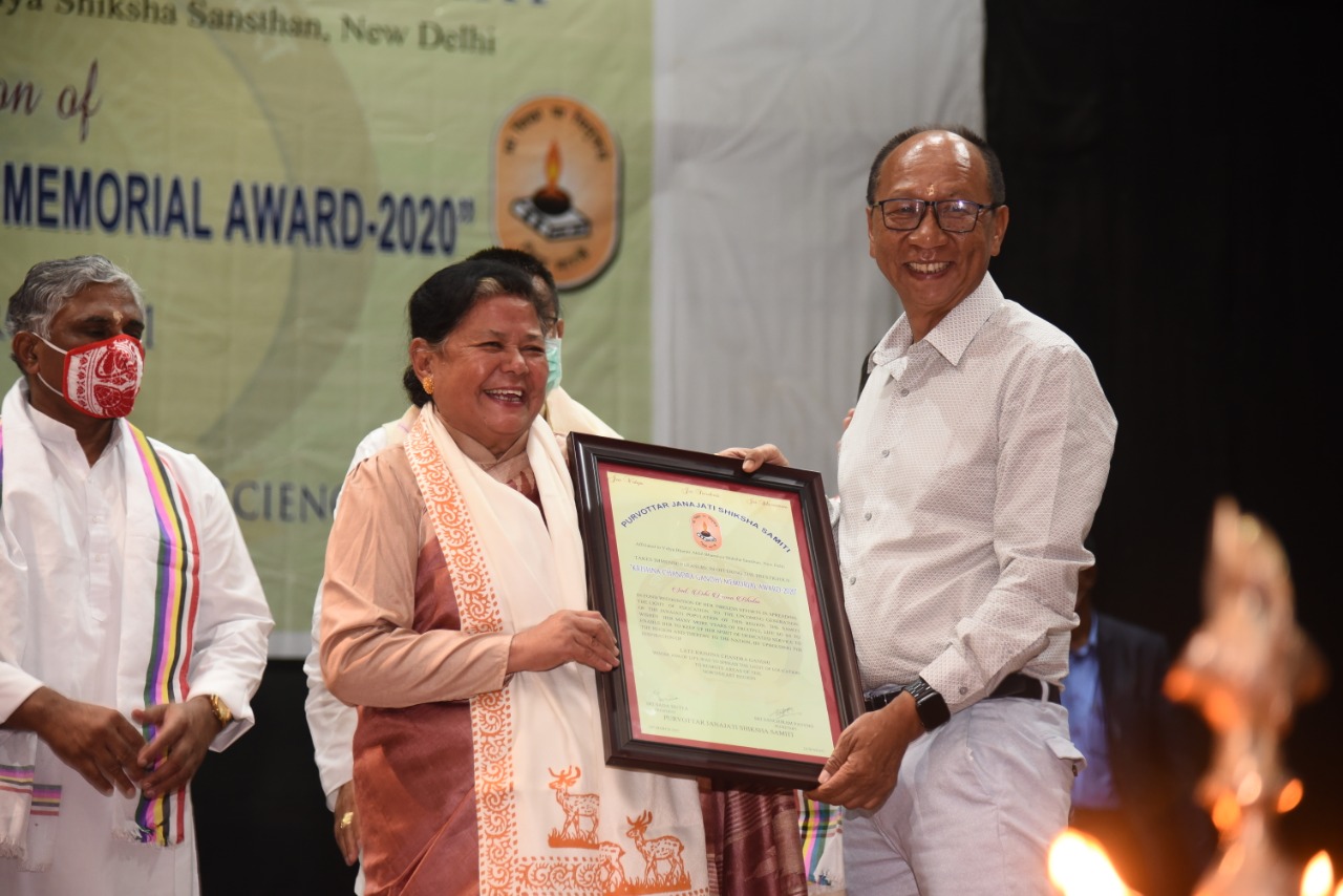 कृष्णचंद्र गांधी पुरस्कार श्रीमती दिकी दोमा भूटिया को प्रदान किया गया।